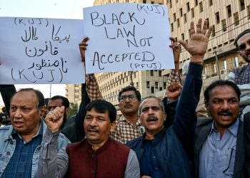 Members of the Pakistan Federal Union of Journalists shout slogans during a protest against amendments in the Prevention of Electronic Crimes Act (PECA) in Karachi on January 28, 2025. Pakistan criminalised online disinformation on January 28, passing legislation that enshrines punishments of up to three years in prison, a decision journalists say is designed to crack down on dissent. (Photo by Asif HASSAN / AFP)