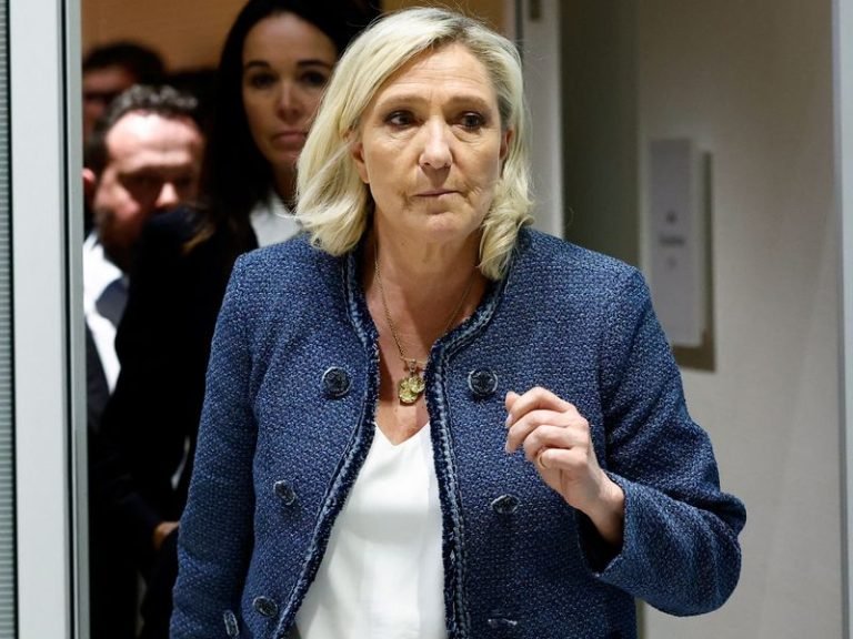 skynews-marine-le-pen-banned_6872083